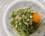 Foto langkah ke 2 dari resep Telur Kukus dengan Brokoli Parut.