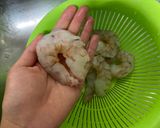 รูปขั้นตอนการทำที่ 1 ของ กุ้งผัดพริกสไตล์ญี่ปุ่น(エビチリ เอบิชิลลี่)
