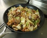 A picture of step 4 of Delicious Yakisoba with Powdered Sauce.