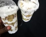 A picture of step 2 of Cake parfait.