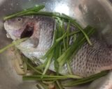 Hình bước làm 1 của món Cá phi sông tiền (cá đi câu)chiên xã, canh chua cá hú