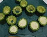 Foto langkah ke 3 dari resep Pare Isi Tahu Kornet Kukus.
