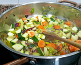 Foto del paso 5 de la receta: Albóndigas con espinacas en salsa de verduras 🍃🥕🍅🥒