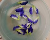 Foto langkah ke 1 dari resep Teh lemon bunga telang.