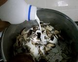รูปขั้นตอนการทำที่ 2 ของ ซุปเห็ด(mushroom soup)