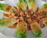 Foto del paso 6 de la receta: Cogollos de lechuga con gambas al pil pil