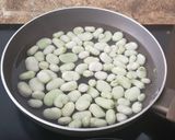Foto del paso 1 de la receta: Salteado de habas con huevo