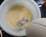 Foto del paso 1 de la receta: Budín de coco relleno con dulce de leche y chips