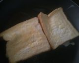 A picture of step 5 of Toast mayai.