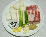 Hình bước làm 1 của món Thịt Lợn Luộc 돼지고기보쌈