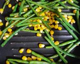 Foto langkah ke 2 dari resep Sauteed Green Beans and Corn / Tumis Baby Buncis dan Jagung.