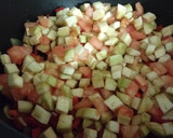 Foto del paso 5 de la receta: Asadillo de verduras con caqui y mix de pasta con pasas