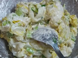 Gorengan bakso sawi putih