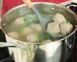 Foto langkah ke 9 dari resep Bakso Daging Sapi Devina Hermawan.