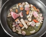 Foto del paso 4 de la receta: Arroz con pescado y marisco