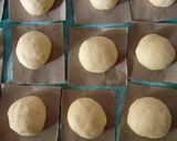 Foto langkah ke 4 dari resep Donat Empuk tanpa Kentang (2) dengan Tips.