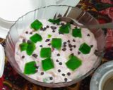 A picture of step 5 of Creamy Fruity Trifle😃😃.