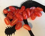 Une image de l'étape 3 de Salade de laitue rougette aux tomates cerises et olives farcies.