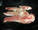 Foto del paso 1 de la receta: Muslo de pavo con ensalada