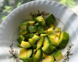 Hình bước làm 1 của món Salad Bơ Trứng