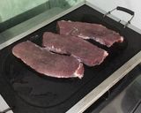 Foto langkah ke 6 dari resep Beef Steak with Sweet n Sour Sauce (Salad Kol Sawi).