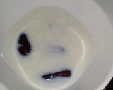 A picture of step 1 of Choco dates shake.