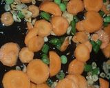 A picture of step 6 of Vegetable garlic spaghetti with potatoes.