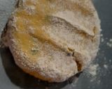 A picture of step 3 of Mooli paratha.