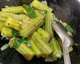 A picture of step 3 of Muniga badi jhola (Drumsticks & sun dried lentil dumplings).