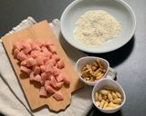 Foto del passaggio 1 della ricetta Pollo con mandorle e noci