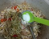 Foto langkah ke 3 dari resep Cah Taoge Ayam Kucai.