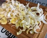 Une image de l'étape 2 de Salade d'endives aux tomates, ail noir et feta.