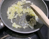 Foto del paso 2 de la receta: Macarrones con tomate y atún