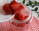 Foto langkah ke 1 dari resep Es Serut Strawberry.