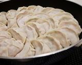 A picture of step 5 of [Juicy Vegetable Gyoza].