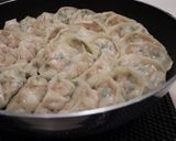A picture of step 7 of [Juicy Vegetable Gyoza].