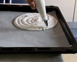 Foto del passaggio 4 della ricetta Meringata fragole e cioccolato