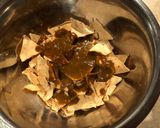 Foto del paso 4 de la receta: Chilaquiles de pasilla mole con chorizo