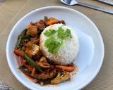 Foto langkah ke 6 dari resep Gai Pad Nam Prik Pao (Thai Chili Paste Chicken Stir Fry) 🇹🇭.