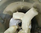 A picture of step 1 of Banana milkshake.