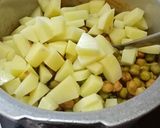 લીલા ચણા ને બટેકા નું શાક (Green Chana Bataka Shak Recipe In Gujarati) રેસીપી સ્ટેપ2ફોટો
