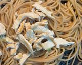 Foto del paso 6 de la receta: Espaguetis integrales cremosos de pollo y aguacate estilo carbonara