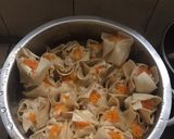Foto langkah ke 2 dari resep Dimsum Ayam Udang + Saus Simple.