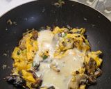 Foto langkah ke 4 dari resep Jamur Telur Orak Arik/Mushroom Omelette/Mantarli Yumurta.