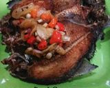 Foto langkah ke 5 dari resep Bawal goreng sambal mattah mangga muda.