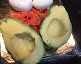 Une image de l'étape 1 de Verrine avocat saumon œuf dur.