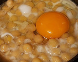 Foto del paso 3 de la receta: Bocado caliente de garbanzos y huevo