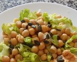 Foto del paso 4 de la receta: Vinagreta de miel y mostaza rápido y fácil para ensalada de lechuga y garbanzo u otras