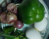 முட்டை குடைமிளகாய் பொரியல் ரெசிபி ஸ்டேப் 1 புகைப்படம்