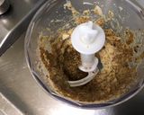 Une image de l'étape 2 de Sauce salade ail, moutarde truffée, épices et persil.